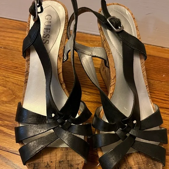 Guess black wedge size 7 - Picture 3 of 6